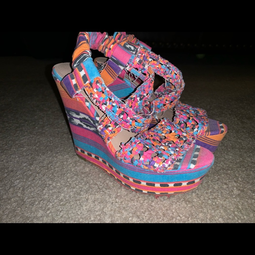 Betsey Johnson wedges size 7